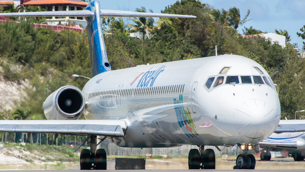 P4-MDD · McDonnell Douglas MD-82 · (SXM / TNCM)