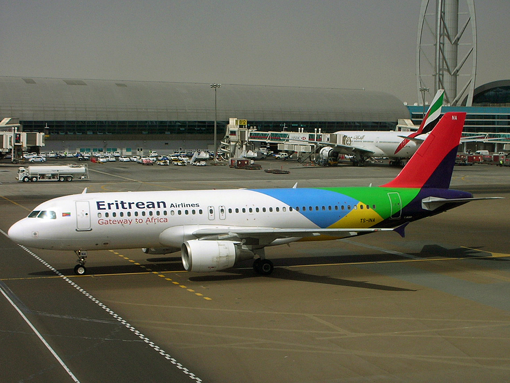 TS-INA · Airbus A320-214 · (DXB / OMDB)