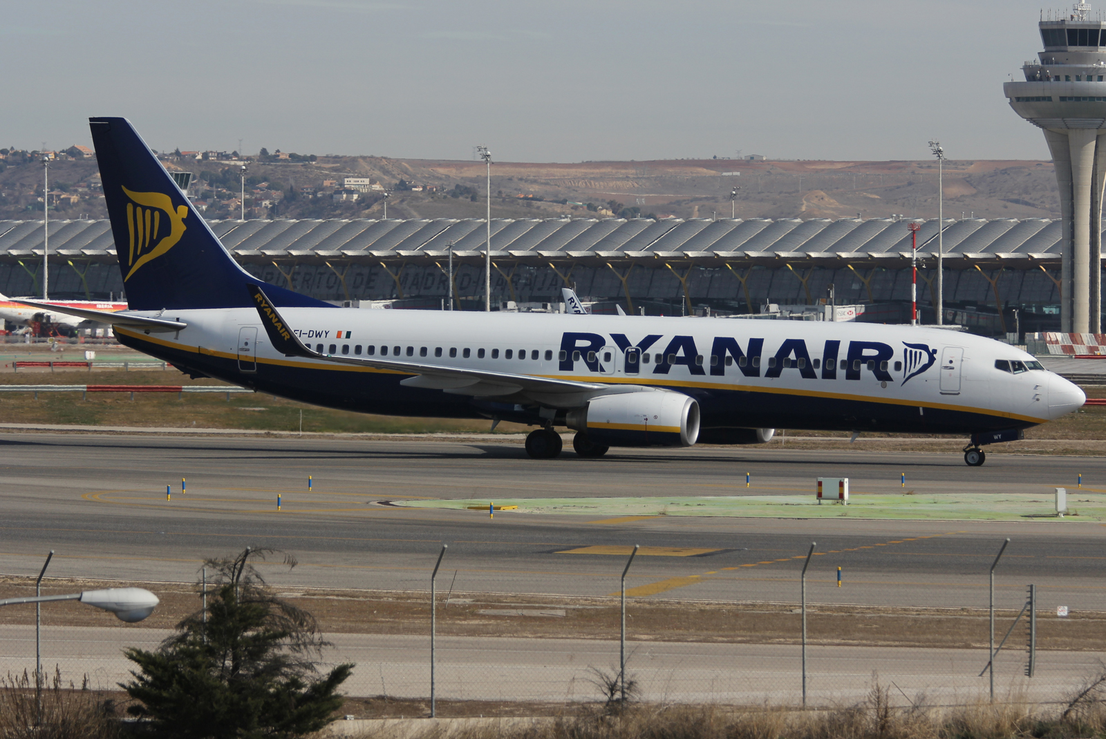 EI-DWY · Boeing 737-8AS(WL) · (MAD / LEMD)