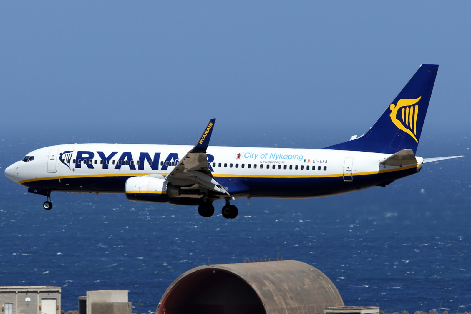 EI-EFA · Boeing 737-8AS(WL) · (LPA / GCLP)