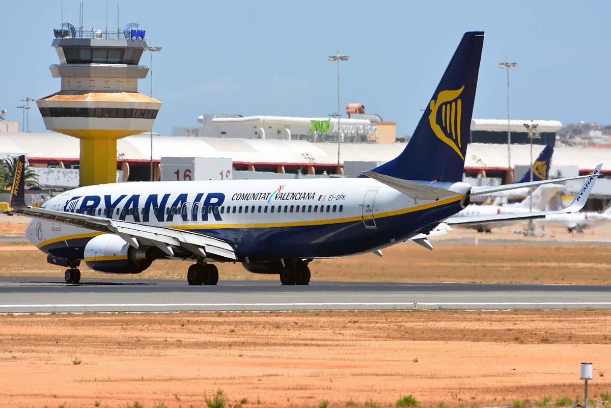 EI-DPK · Boeing 737-8AS(WL) · (FAO / LPFR)
