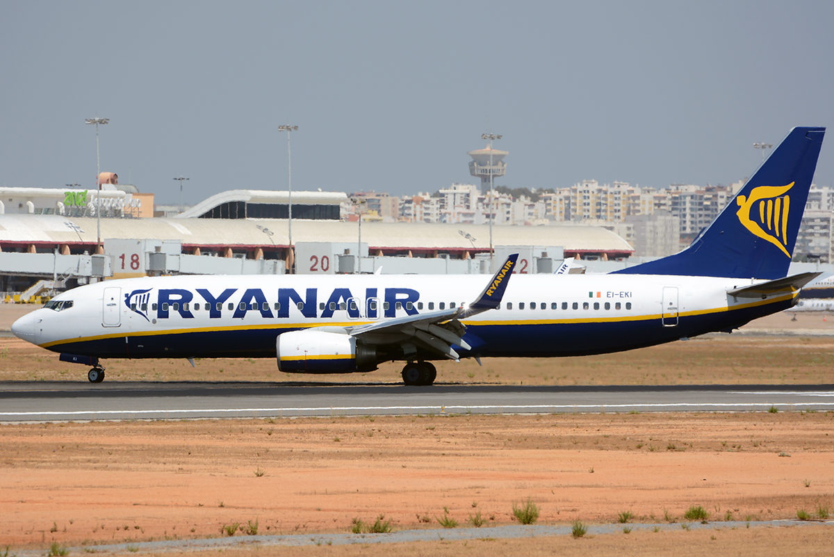 EI-EKI · Boeing 737-8AS(WL) · (FAO / LPFR)