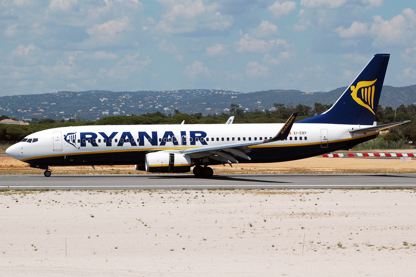 EI-EBY · Boeing 737-8AS(WL) · (FAO / LPFR)