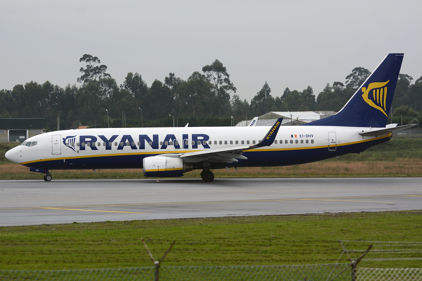EI-DHV · Boeing 737-8AS(WL) · (OPO / LPPR)