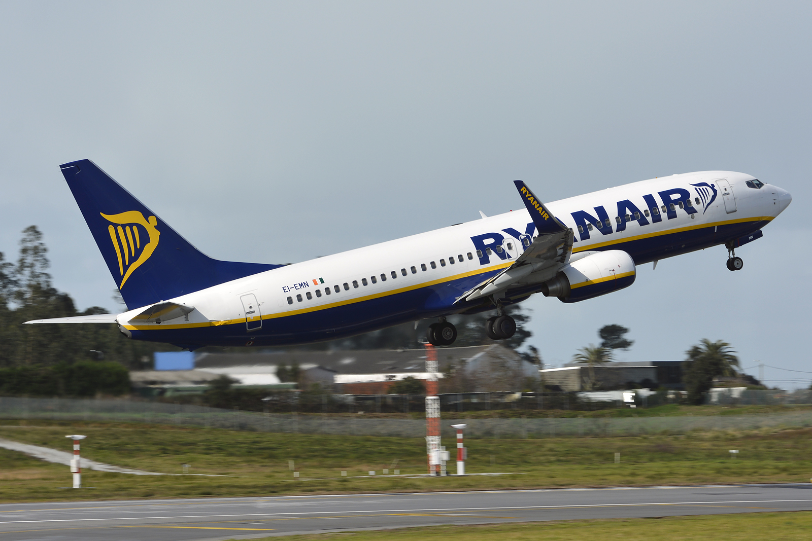 EI-EMN · Boeing 737-8AS8(WL) · (OPO / LPPR)