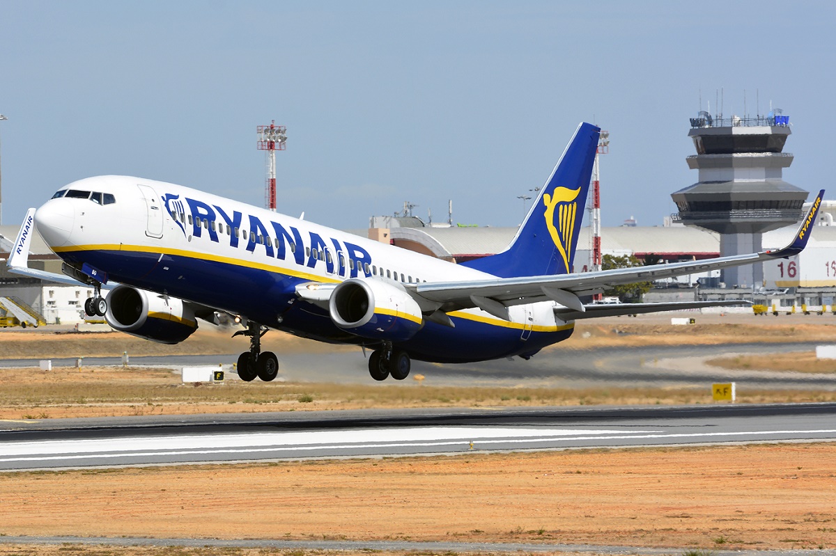 EI-EBO · Boeing 737-8AS · (FAO / LPFR)