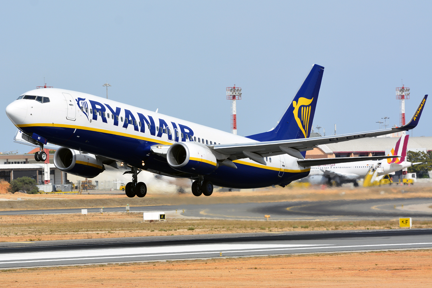 EI-ENY · Boeing 737-8AS(WL) · (FAO / LPFR)