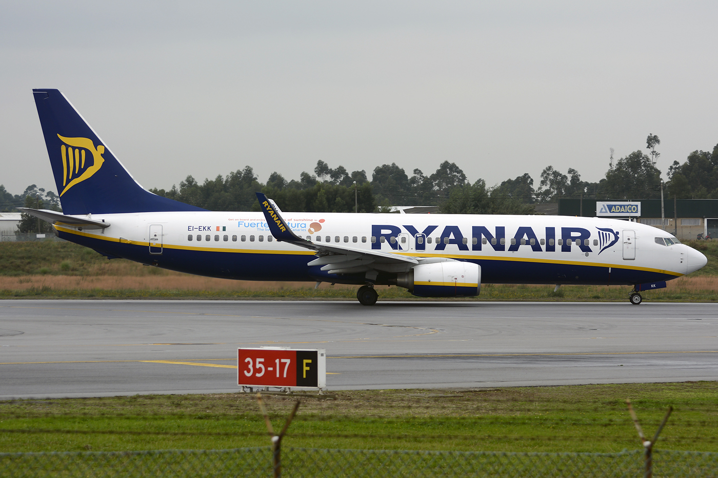 EI-EKK · Boeing 737-8AS(WL) · (OPO / LPPR)