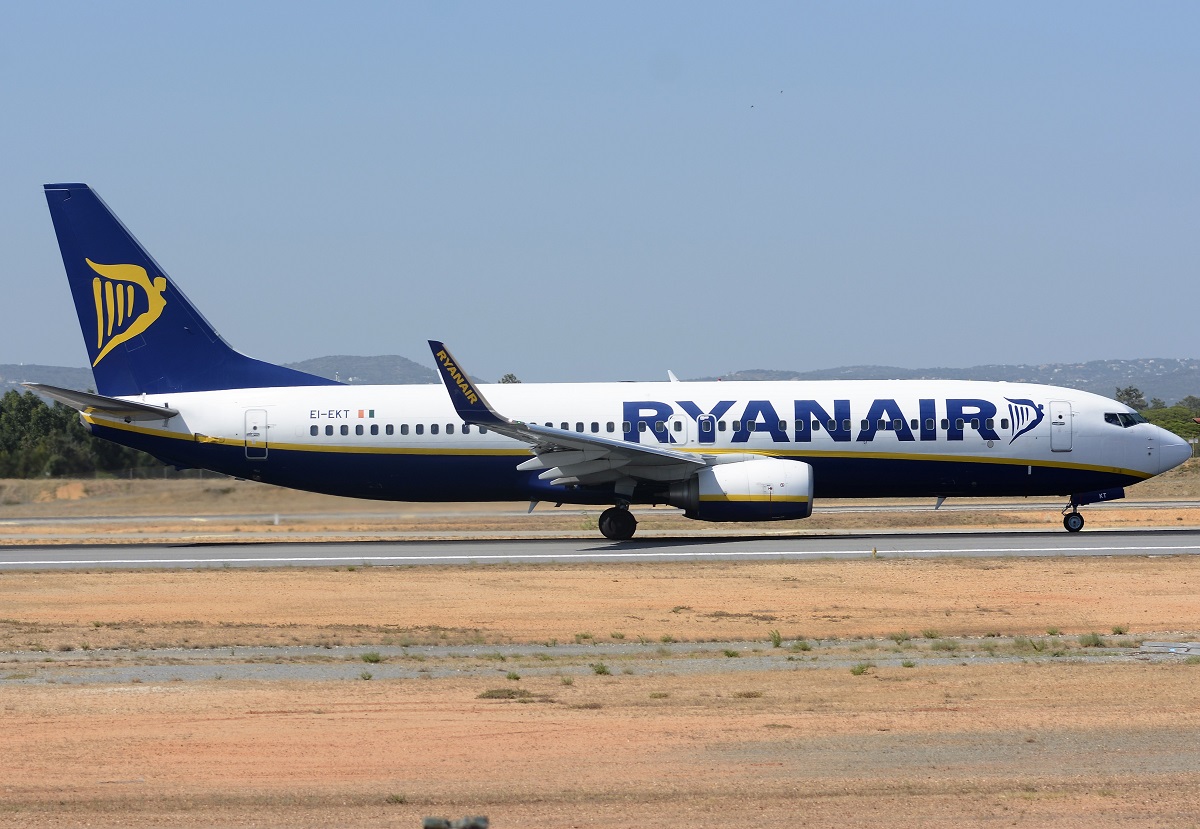 EI-EKT · Boeing 737-8AS(WL) · (FAO / LPFR)