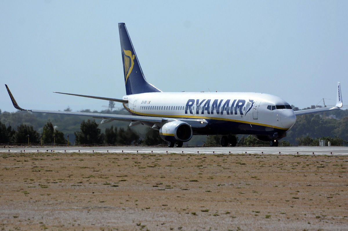 EI-EKI · Boeing 737-8AS(WL) · (FAO / LPFR)