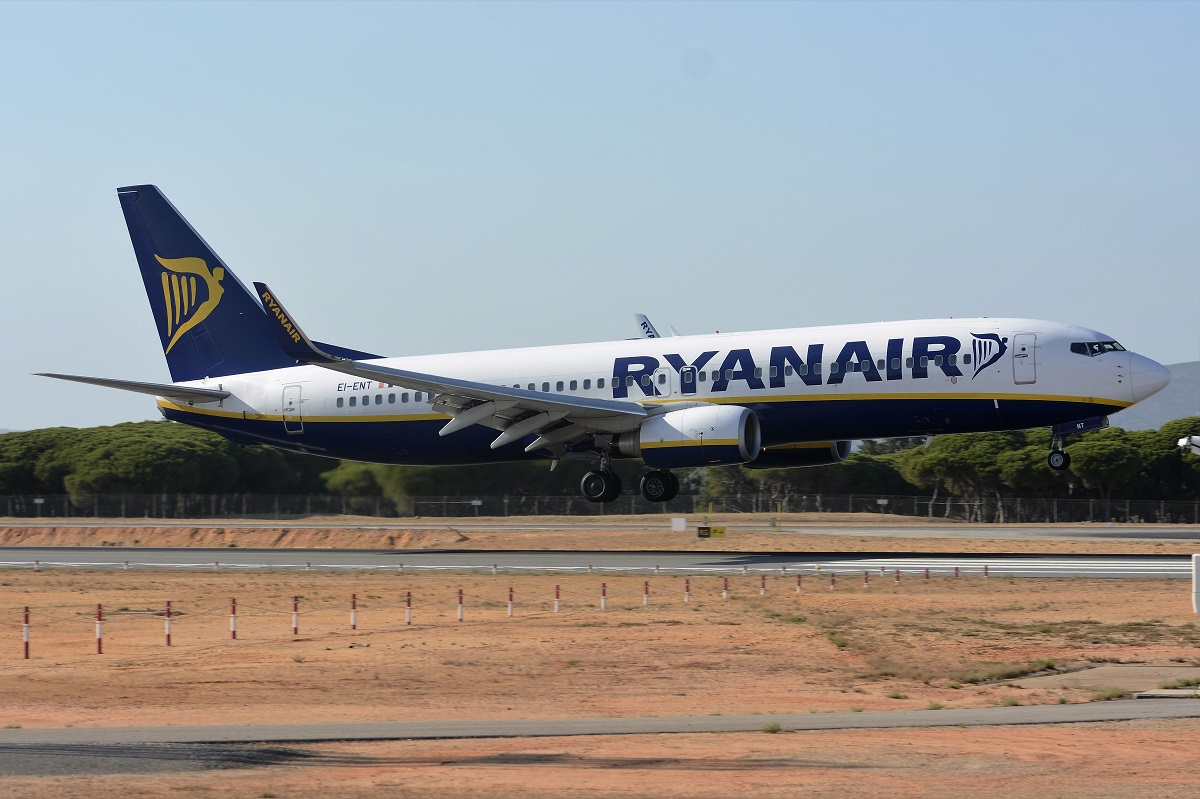 EI-ENT · Boeing 737-8AS(WL) · (FAO / LPFR)