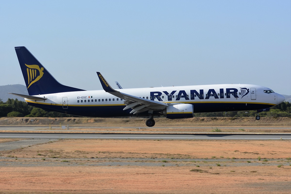 EI-ESZ · Boeing 737-8AS(WL) · (FAO / LPFR)