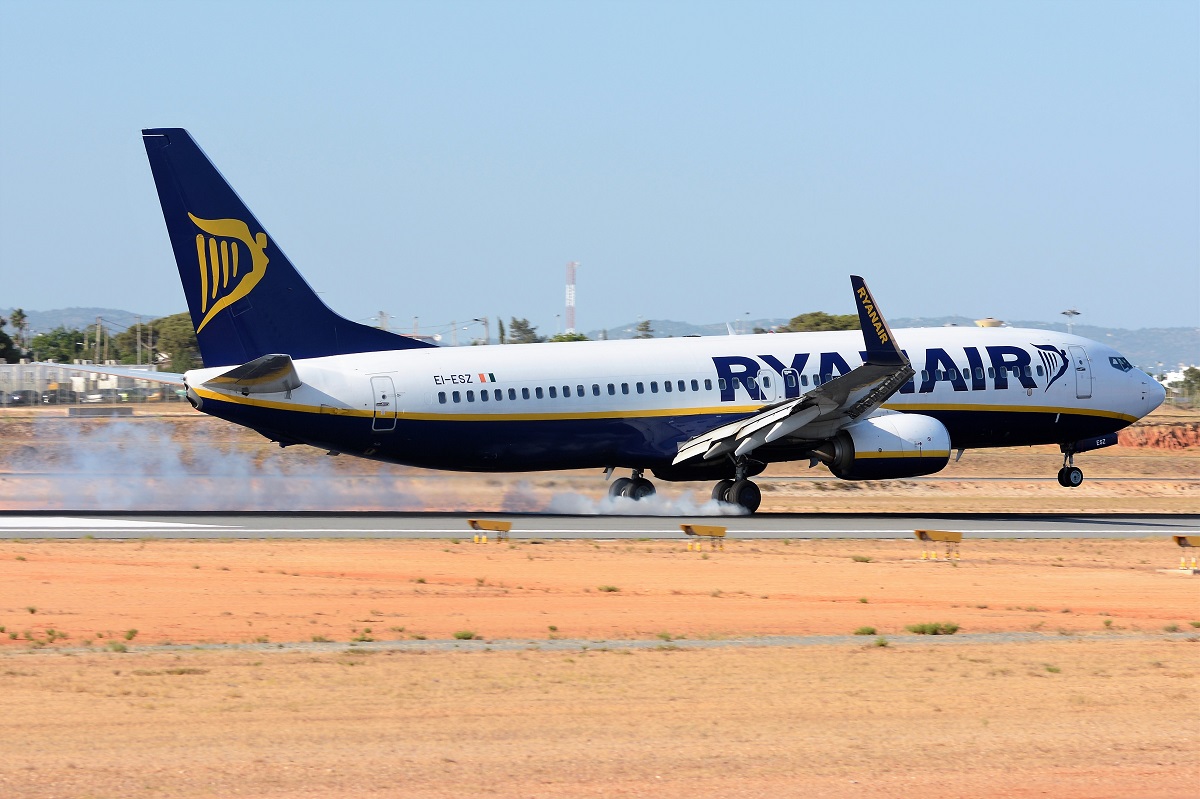 EI-ESZ · Boeing 737-8AS(WL) · (FAO / LPFR)