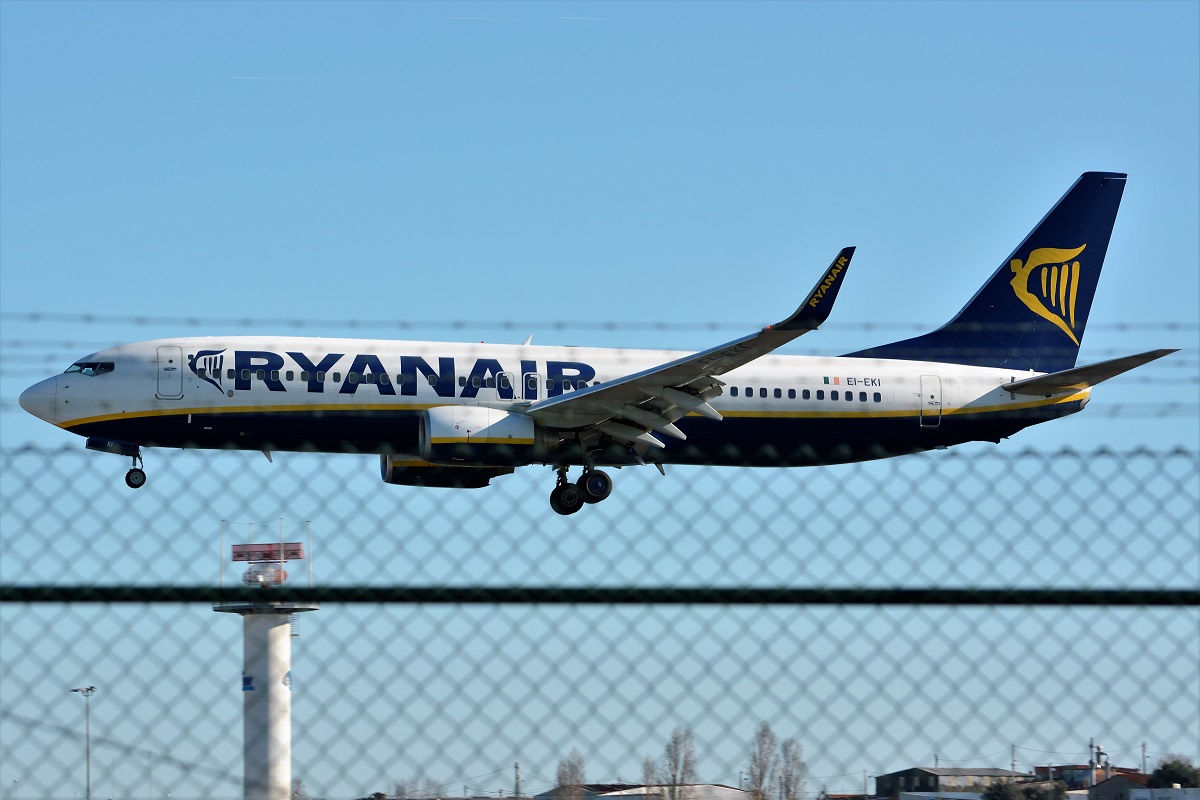 EI-EKI · Boeing 737-8AS(WL) · (LIS / LPPT)