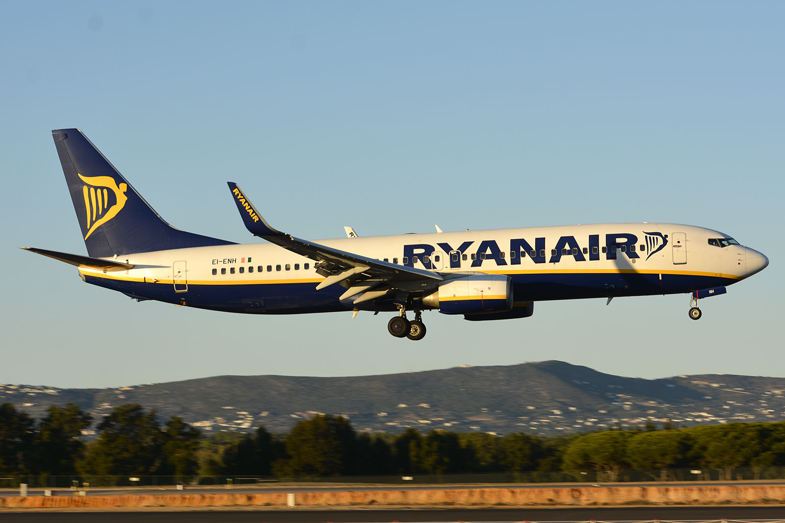 EI-ENH · Boeing 737-8AS(WL) · (FAO / LPFR)