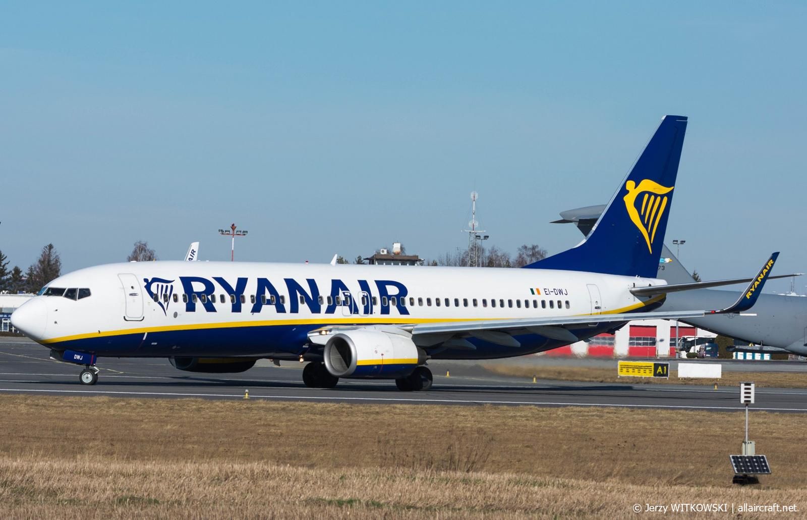 EI-DWJ · Boeing 737-8AS(WL) · (RZE / EPRZ)