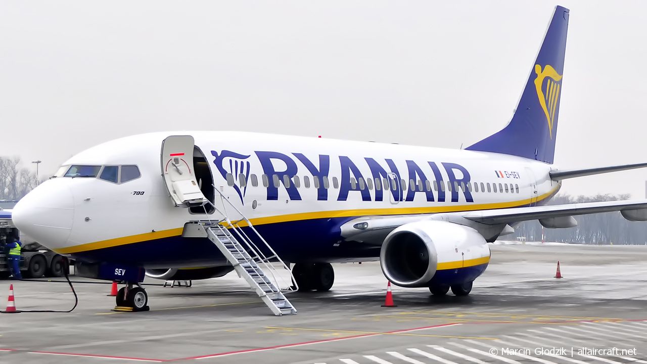 EI-SEV · Boeing 737-73S(WL) · (KRK / EPKK)