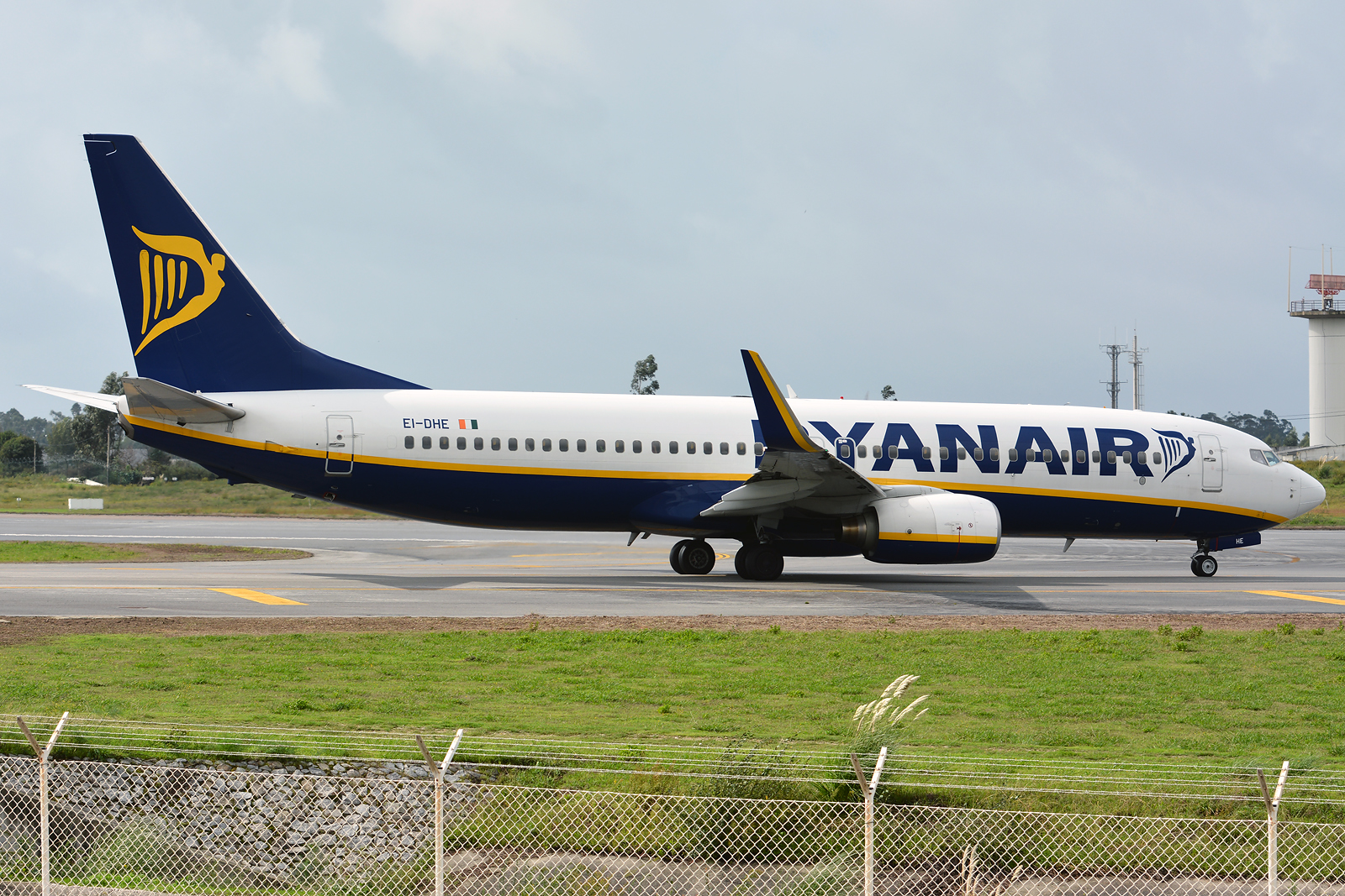 EI-DHE · Boeing 737-8AS(WL) · (OPO / LPPR)