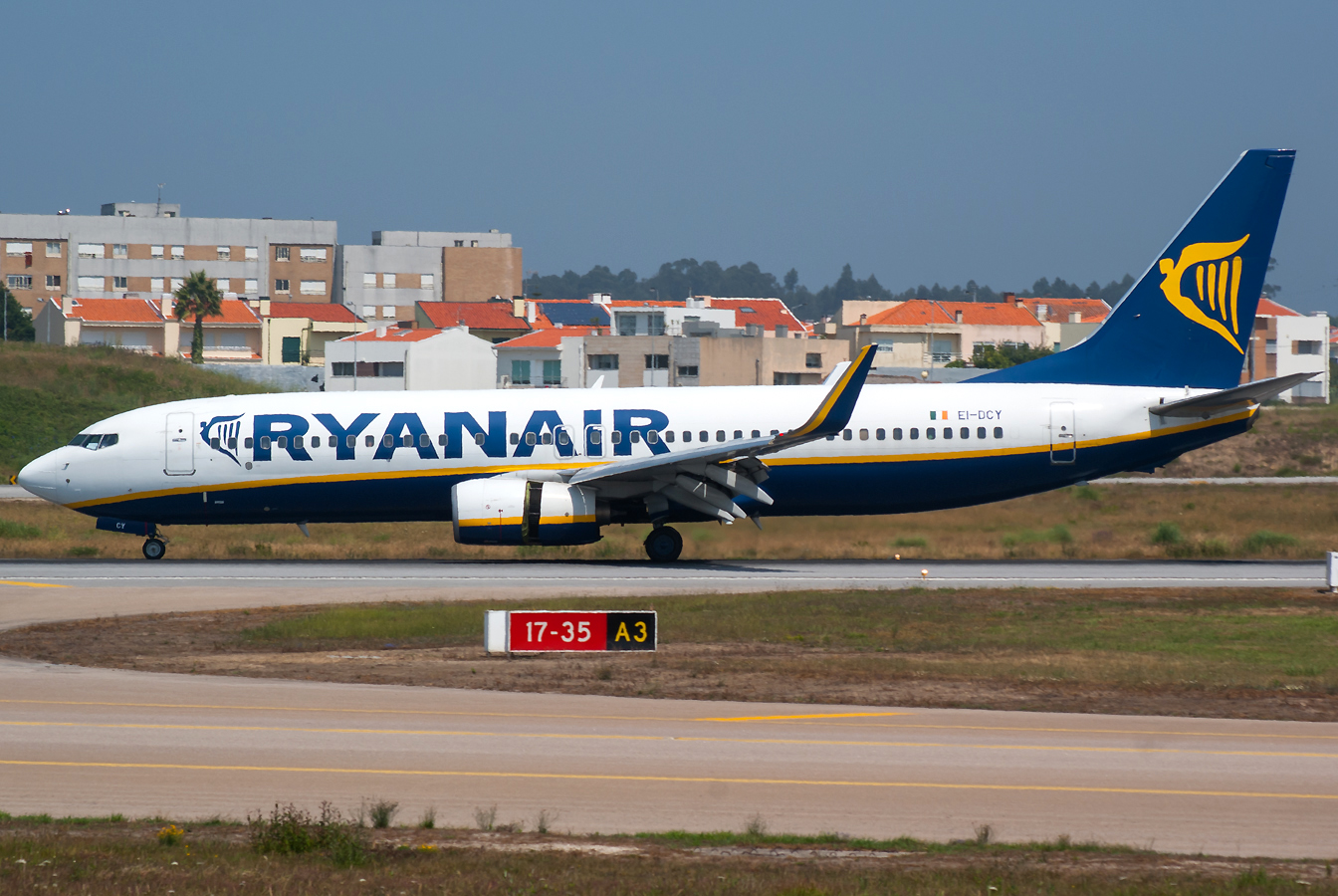 EI-DCY · Boeing 737-8AS(WL) · (OPO / LPPR)