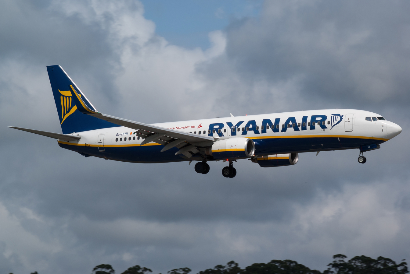 EI-DHB · Boeing 737-8AS(WL) · (OPO / LPPR)