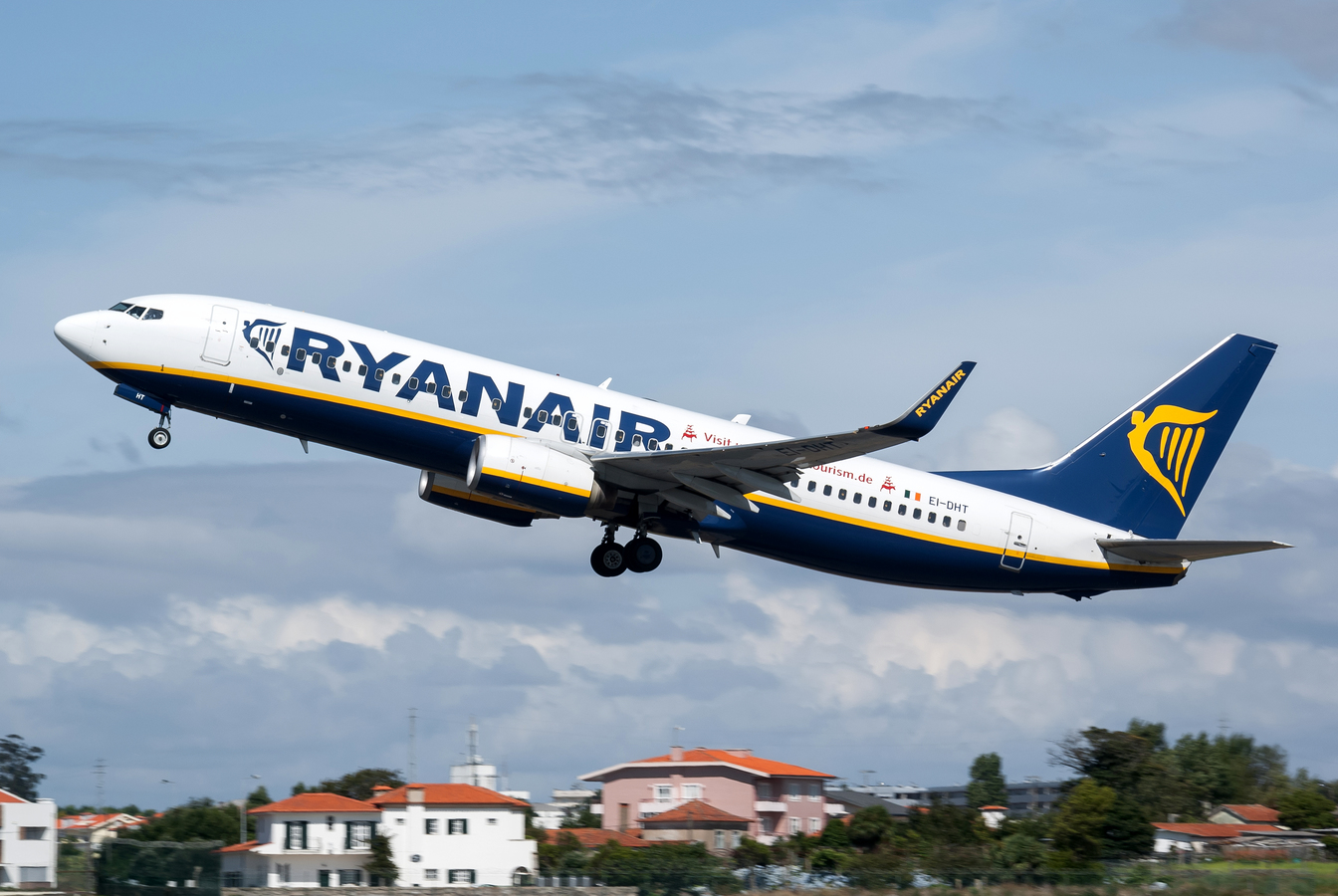 EI-DHT · Boeing 737-8AS(WL) · (OPO / LPPR)
