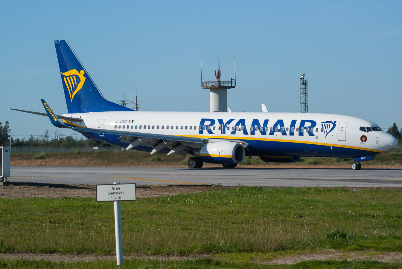EI-DPD · Boeing 737-8AS(WL) · (OPO / LPPR)
