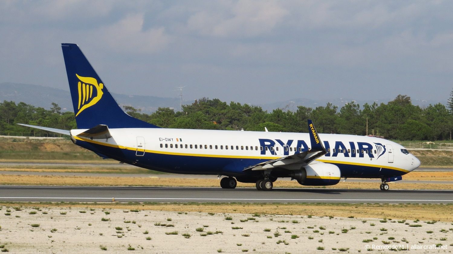 EI-DWY · Boeing 737-8AS(WL) · (FAO / LPFR)