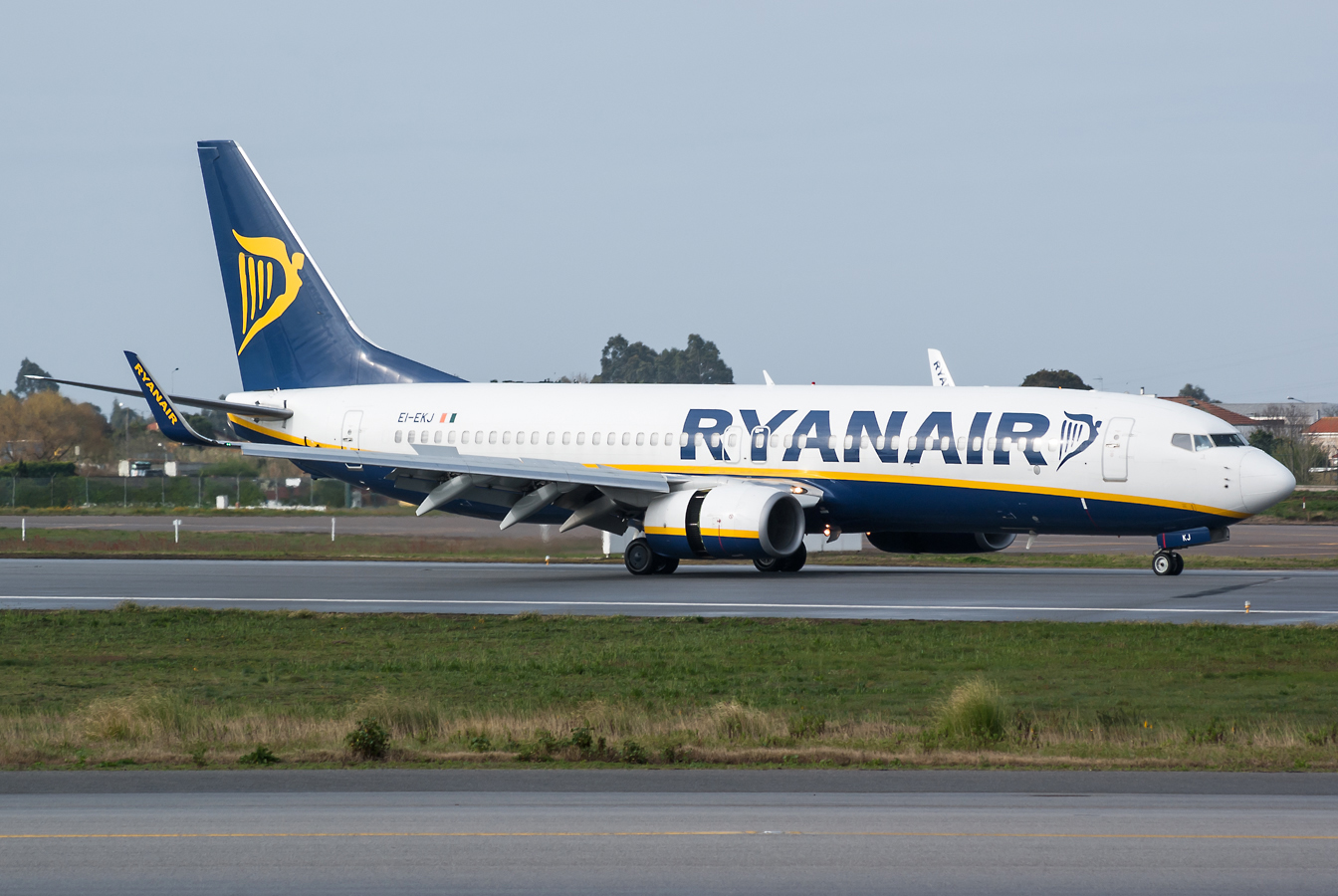 EI-EKJ · Boeing 737-8AS(WL) · (OPO / LPPR)