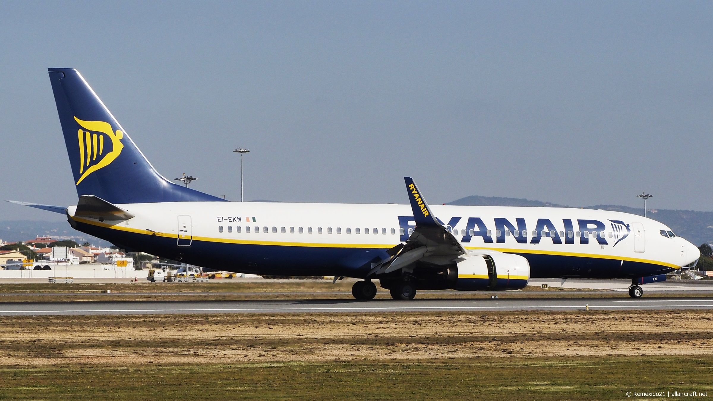 EI-EKM · Boeing 737-8AS(WL) · (FAO / LPFR)
