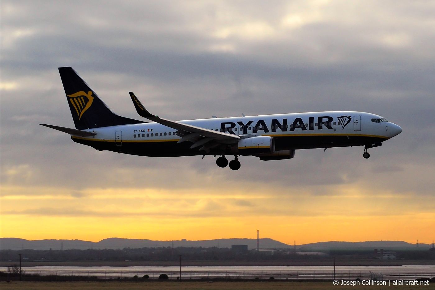 EI-EKR · Boeing 737-8AS(WL) · (LPL / EGGP)