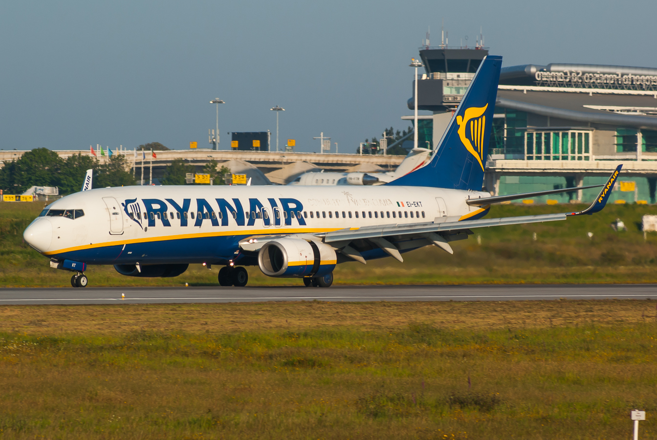 EI-EKT · Boeing 737-8AS(WL) · (OPO / LPPR)