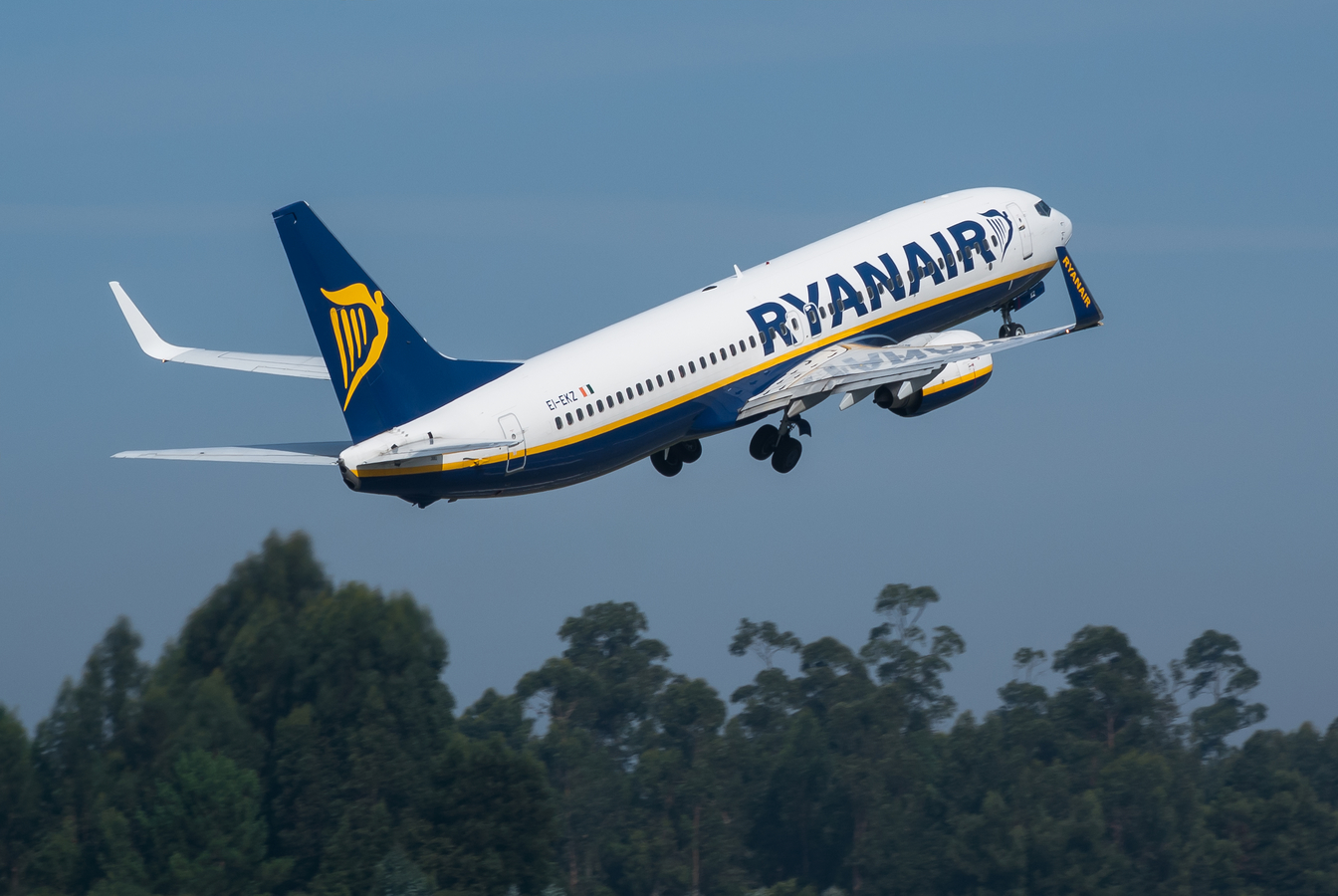 EI-EKZ · Boeing 737-8AS(WL) · (OPO / LPPR)