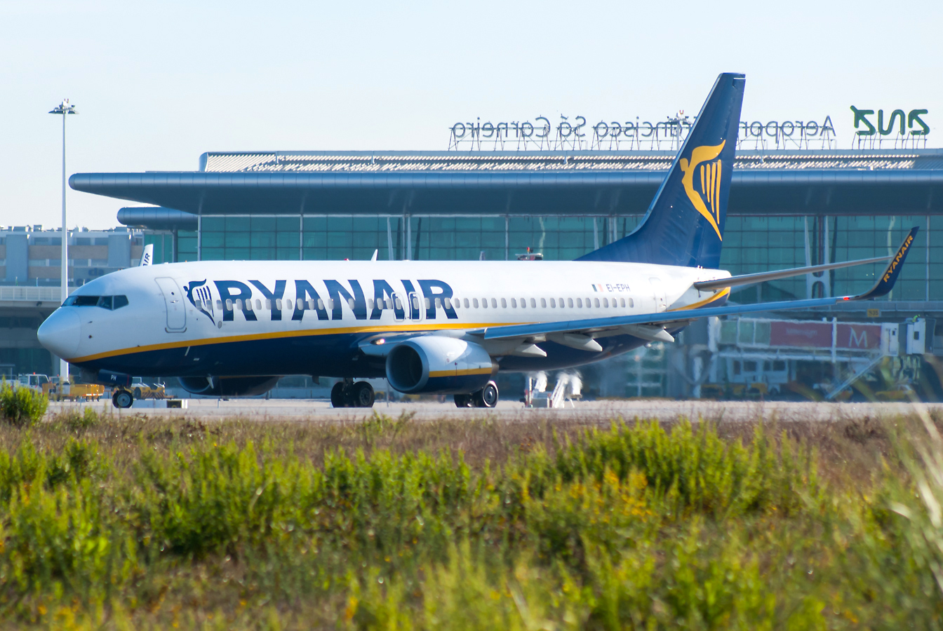 EI-EPH · Boeing 737-8AS(WL) · (OPO / LPPR)