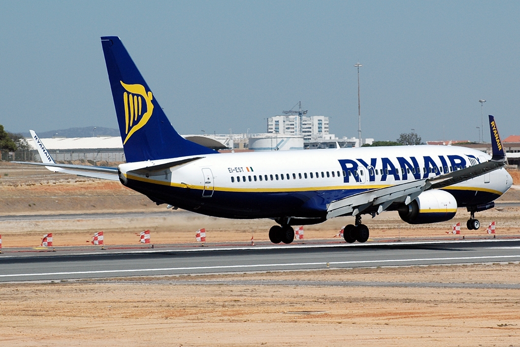 EI-EST · Boeing 737-8AS(WL) · (FAO / LPFR)