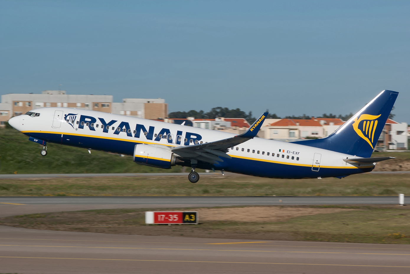EI-EXF · Boeing 737-8AS(WL) · (OPO / LPPR)
