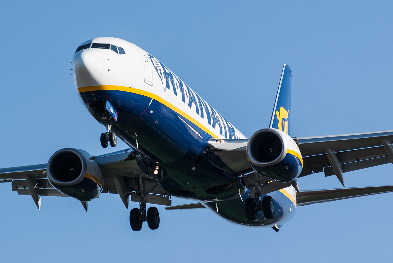 EI-FEG · Boeing 737-8AS(WL) · (OPO / LPPR)