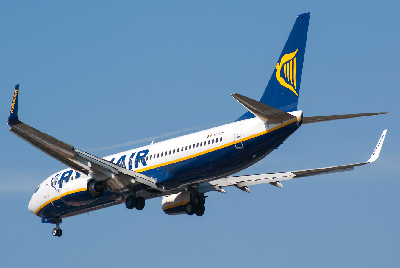 EI-FIH · Boeing 737-8AS(WL) · (OPO / LPPR)
