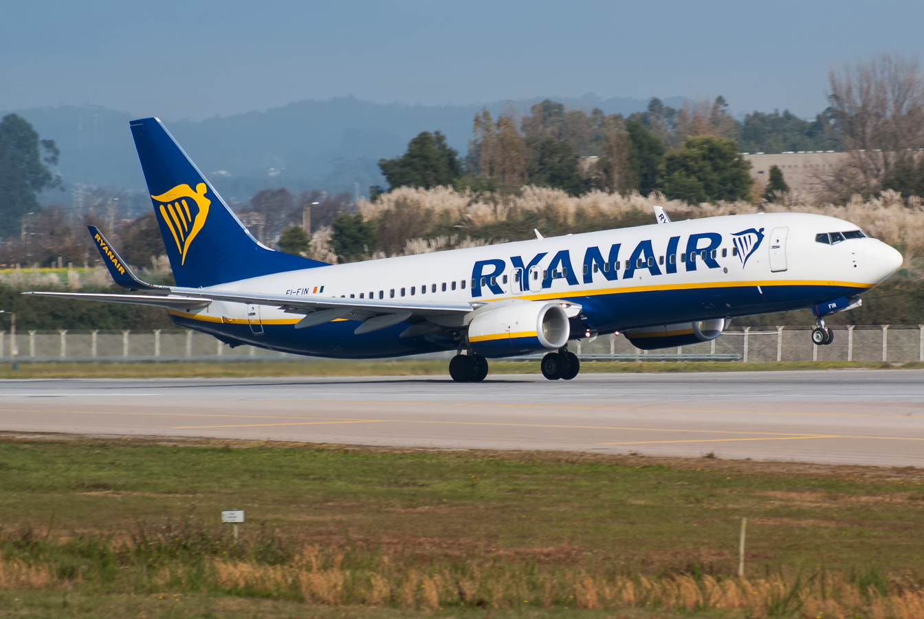 EI-FIN · Boeing 737-8AS(WL) · (OPO / LPPR)
