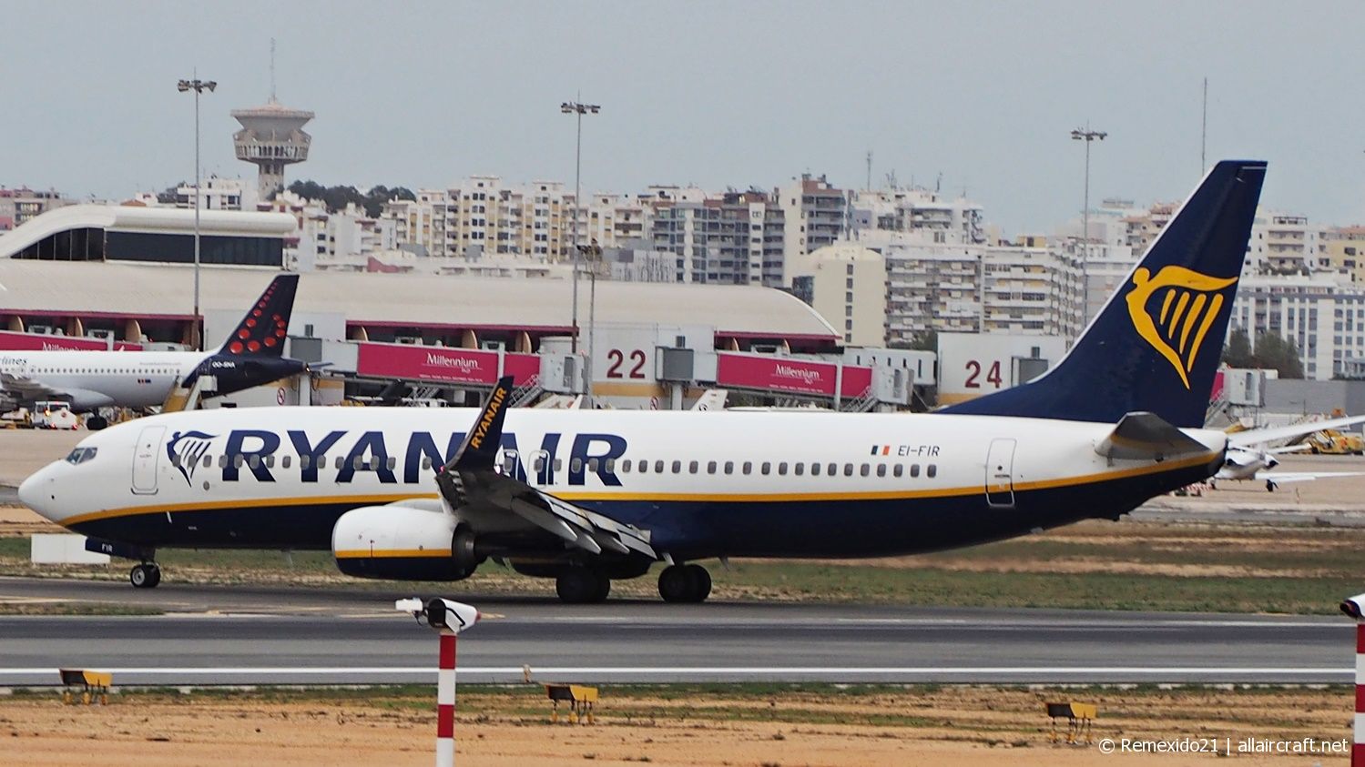 EI-FIR · Boeing 737-8AS(WL) · (FAO / LPFR)