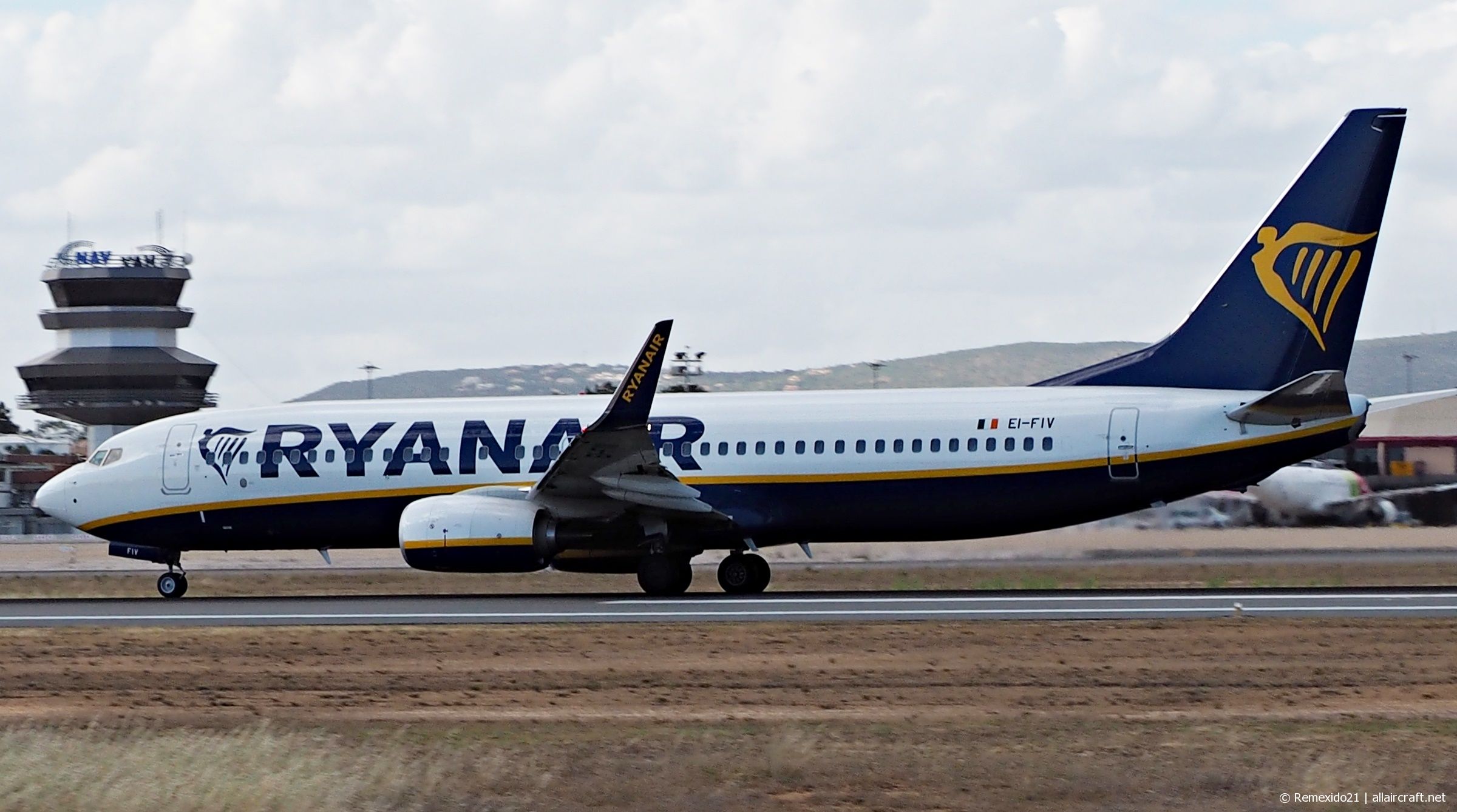 EI-FIV · Boeing 737-8AS(WL) · (FAO / LPFR)