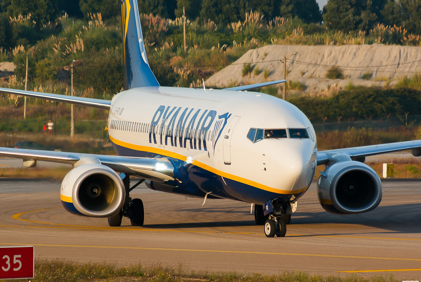 EI-FRI · Boeing 737-8AS(WL) · (OPO / LPPR)