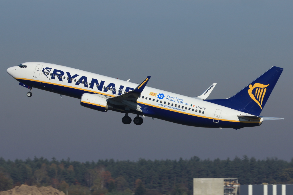 EI-DYB · Boeing 737-8AS · (RZE / EPRZ)