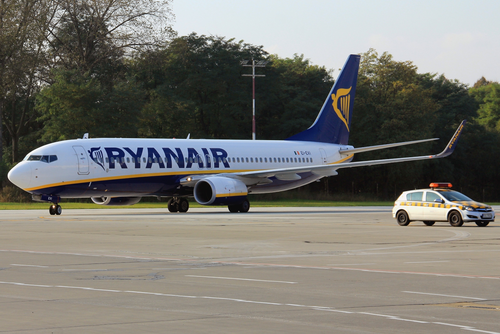 EI-EVI · Boeing 737-8AS · (KRK / EPKK)