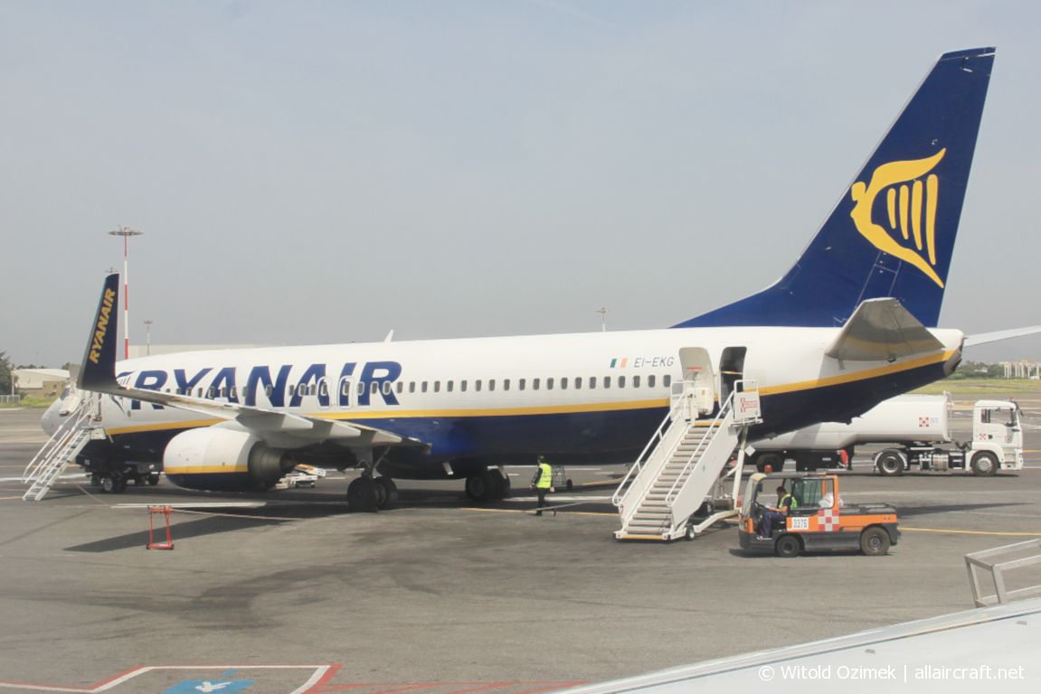 EI-EKG · Boeing 737-8AS(WL) · (CIA / LIRA)
