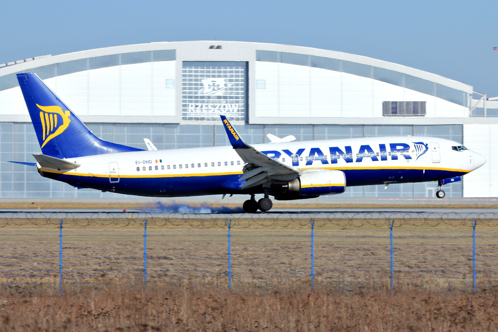EI-DHD · Boeing 737-8AS(WL) · (RZE / EPRZ)