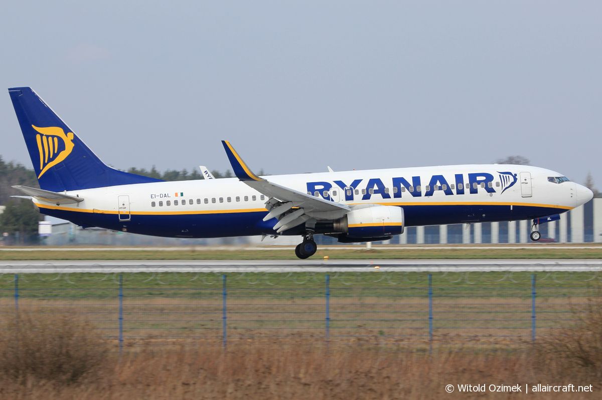 EI-DAL · Boeing 737-8AS(WL) · (RZE / EPRZ)