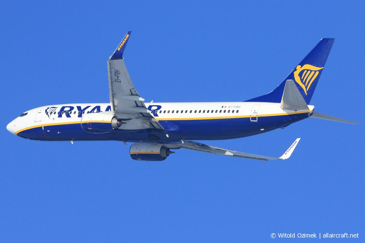 EI-FRH · Boeing 737-8AS(WL) · (RZE / EPRZ)