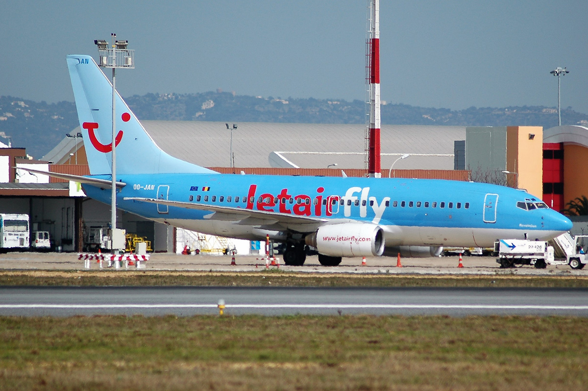 OO-JAN · Boeing 737-76N · (FAO / LPFR)