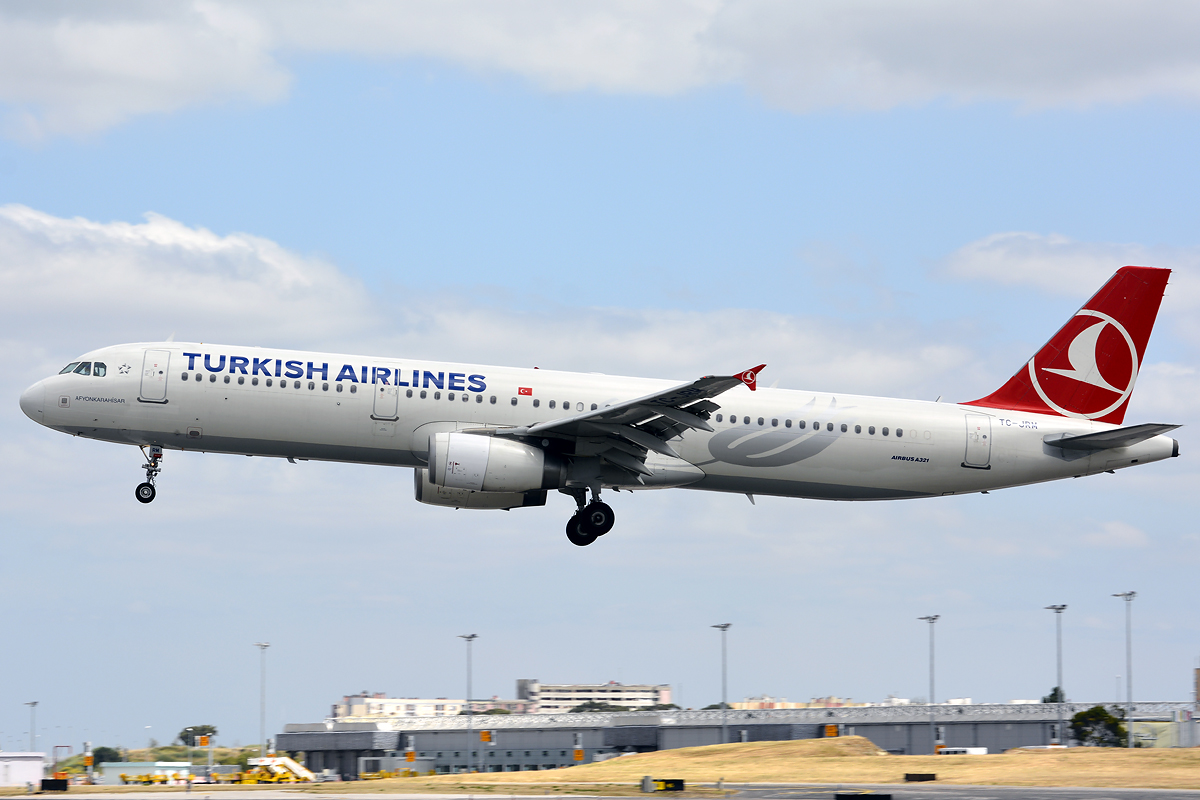 TC-JRM · Airbus A321-231 · (LIS / LPPT)