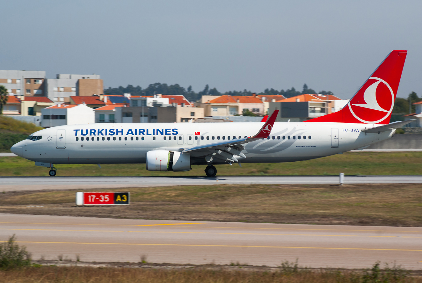 TC-JVA · Boeing 737-8F2(WL) · (OPO / LPPR)